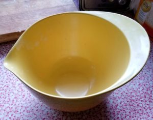 Bowl with spout and rubber bottom.