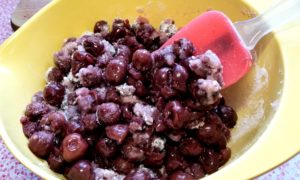 Cherries with flour, sugar and cornstarch