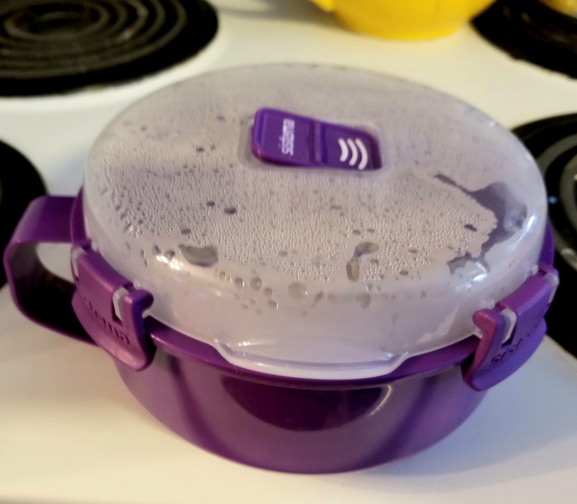 Covered Microwave Cooking Bowl